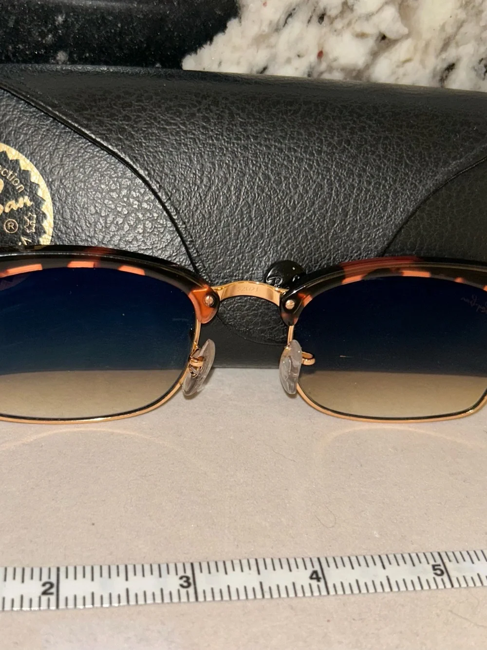 Ray-Ban woman’s Tortoise & Gold Sunglasses with Brown Gradient polarized Lenses